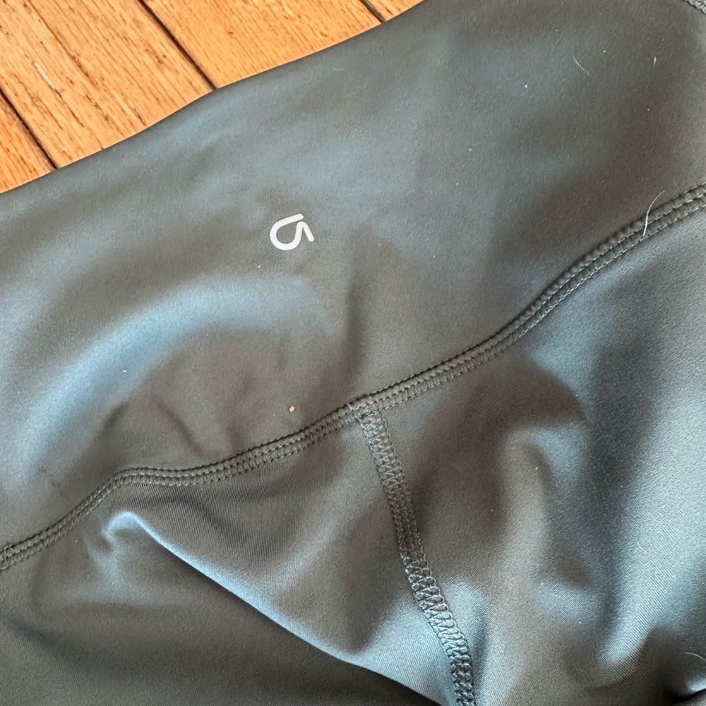 NWOT- Women GapFit high-rise flared yoga leggings, Sz. small. - Picture 5 of 7